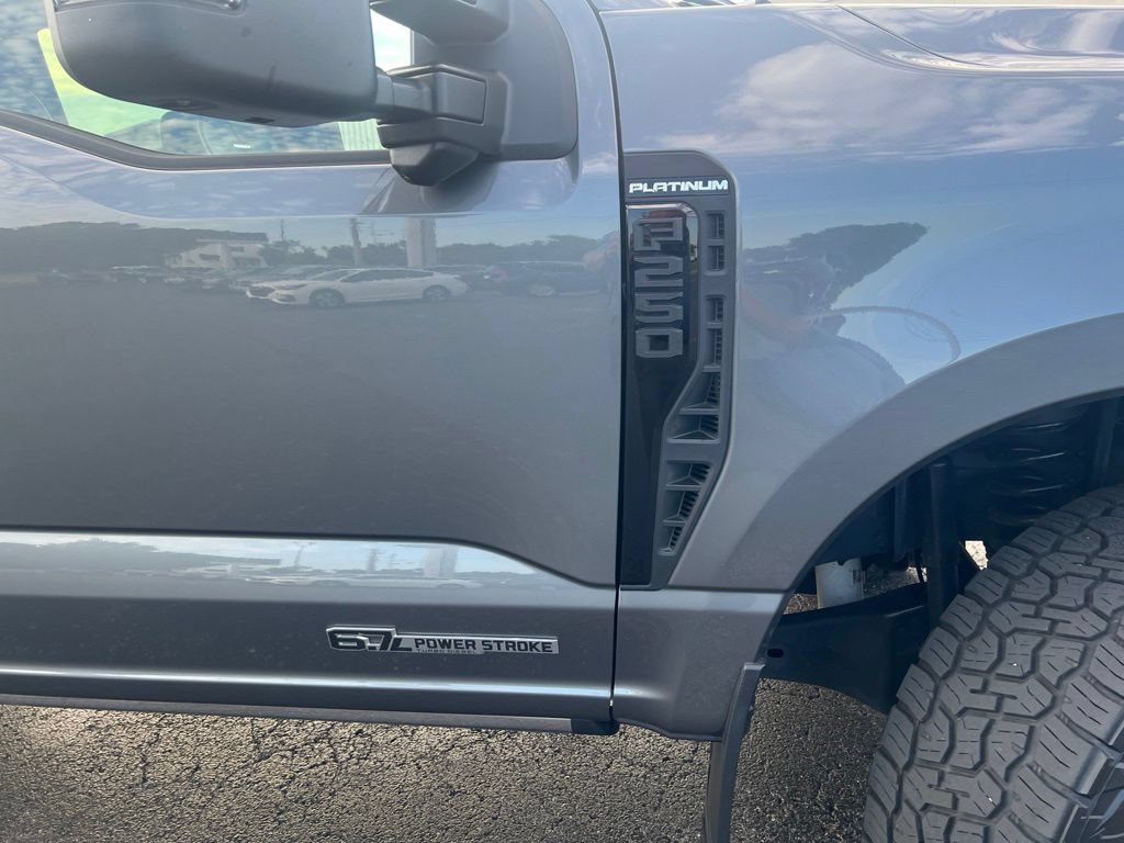 Used 2025 Ford F250 Platinum AWD/4WD image 2