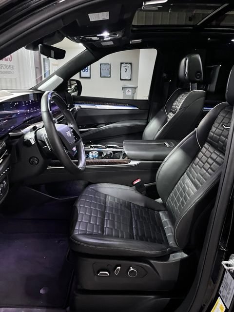 Used 2025 Cadillac Escalade Sport Platinum AWD/4WD image 16