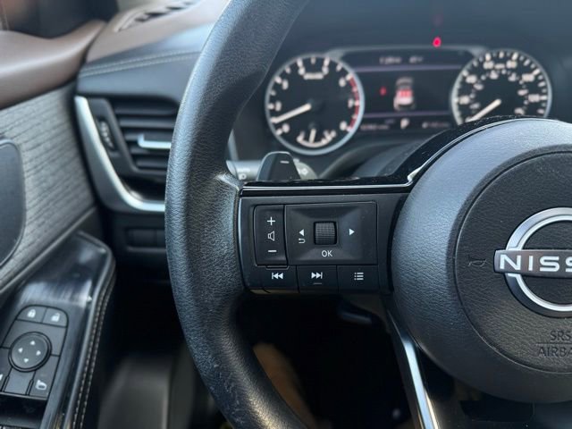 Used 2023 Nissan Rogue SV image 24