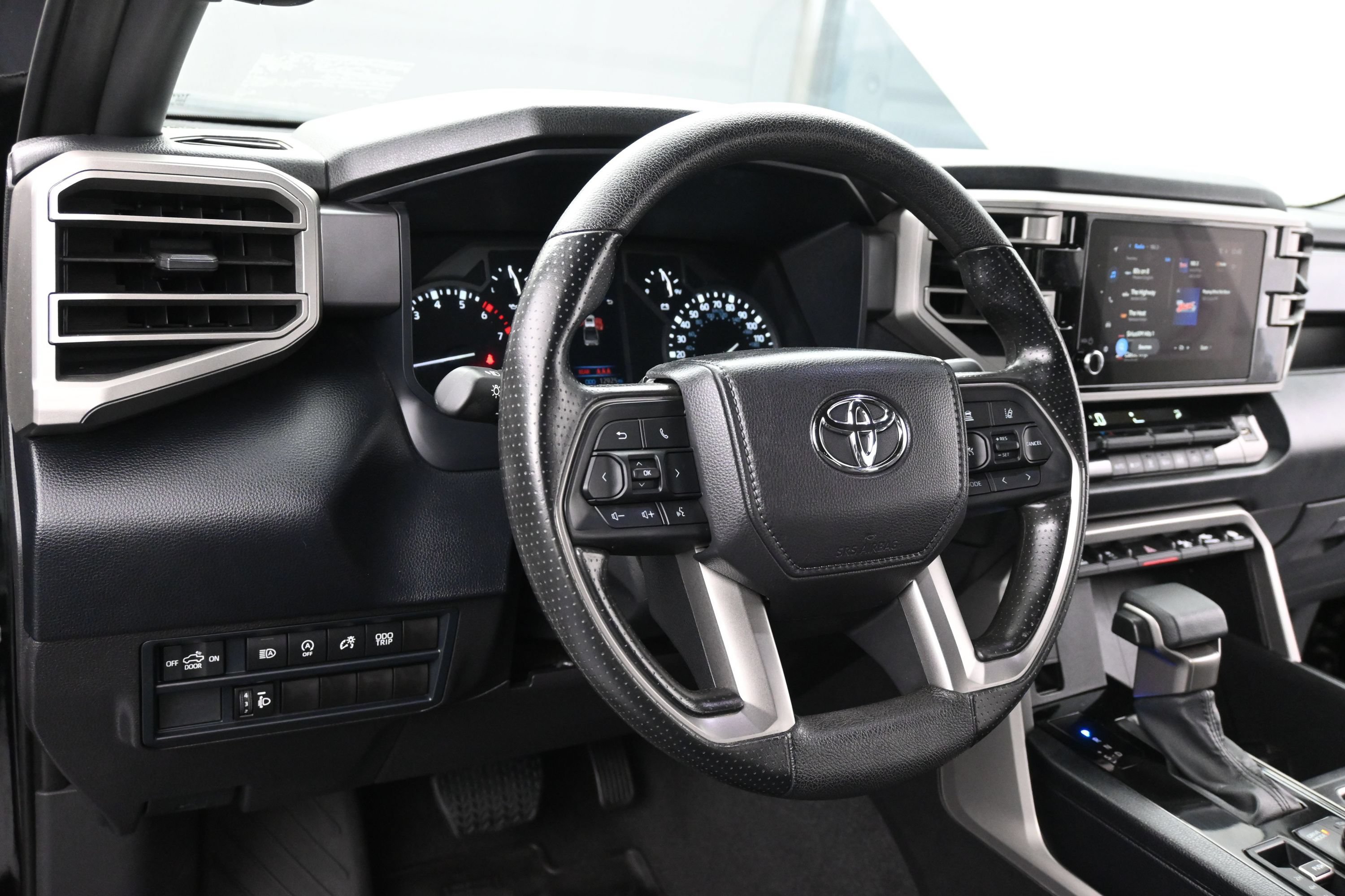 Used 2025 Toyota Tundra SR5 AWD/4WD image 13