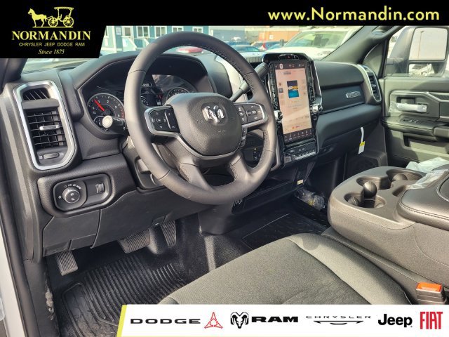 New 2025 RAM 4500 4x4 Regular Cab DRW image 8