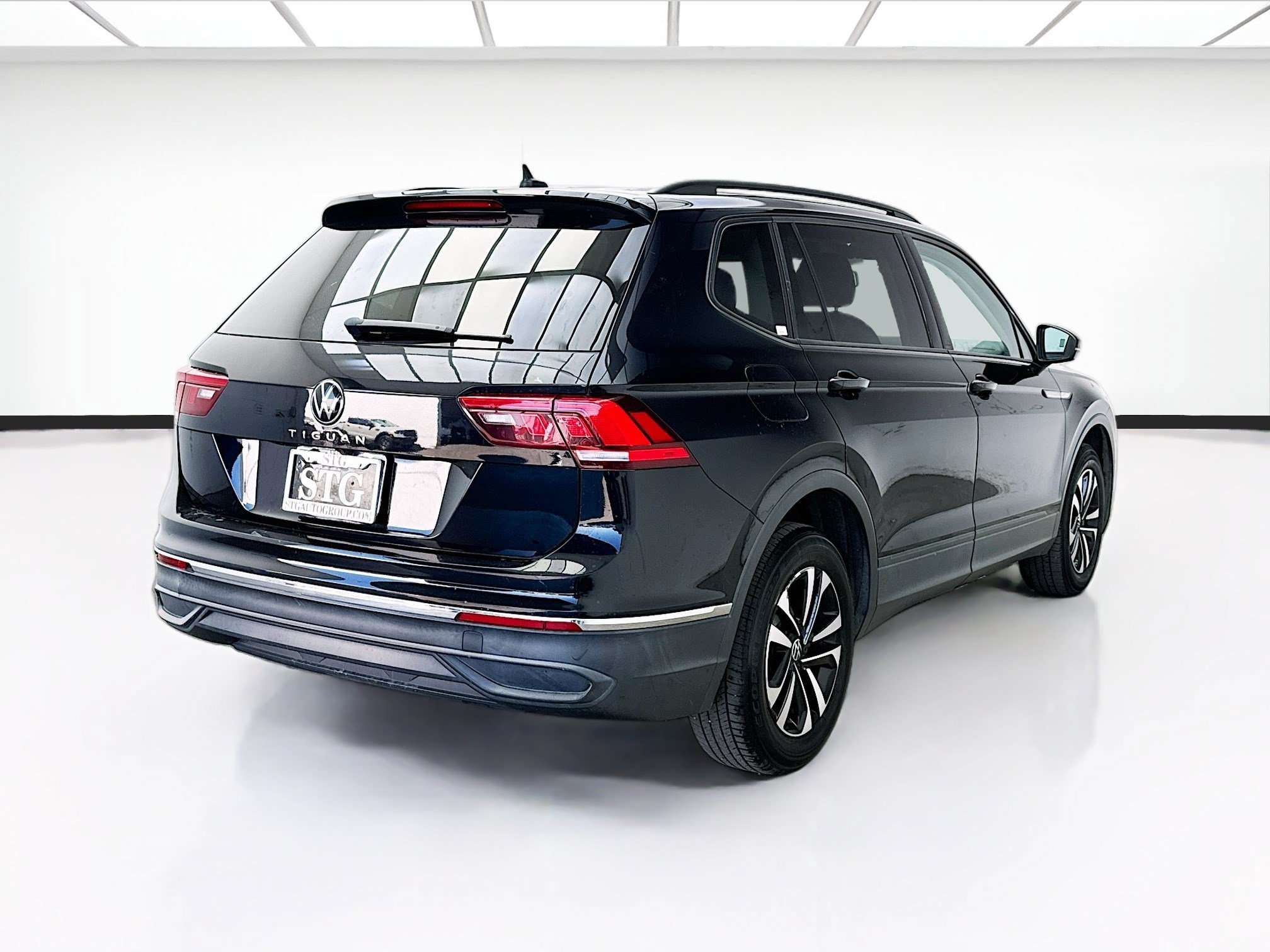 Used 2022 Volkswagen Tiguan S FWD image 4