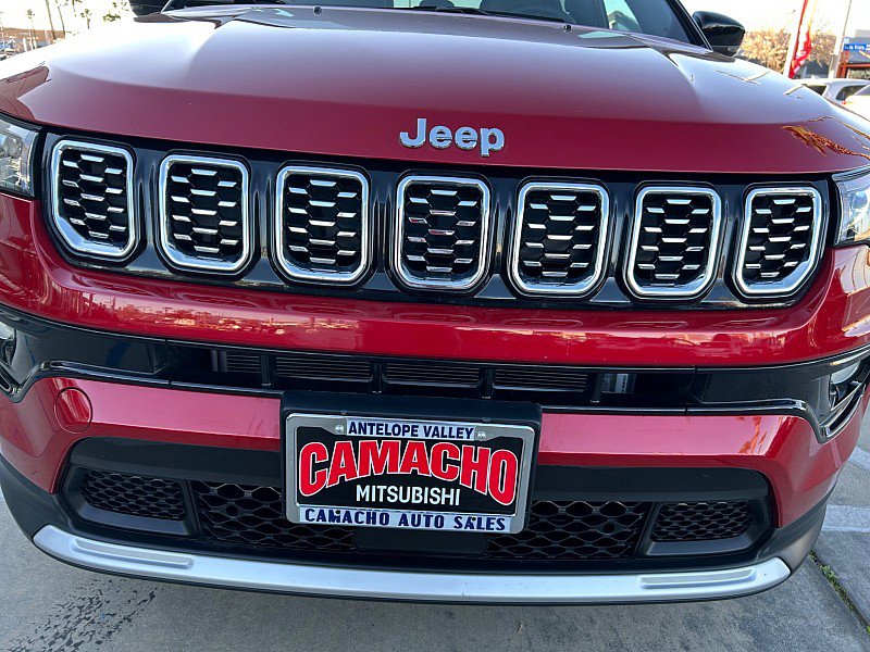 Used 2025 Jeep Compass Limited image 11