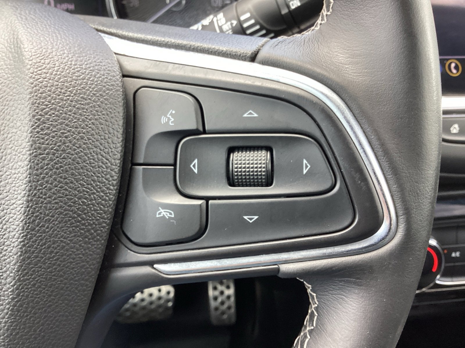 Used 2021 Buick Encore GX Preferred w/ Sport Touring Package FWD image 6