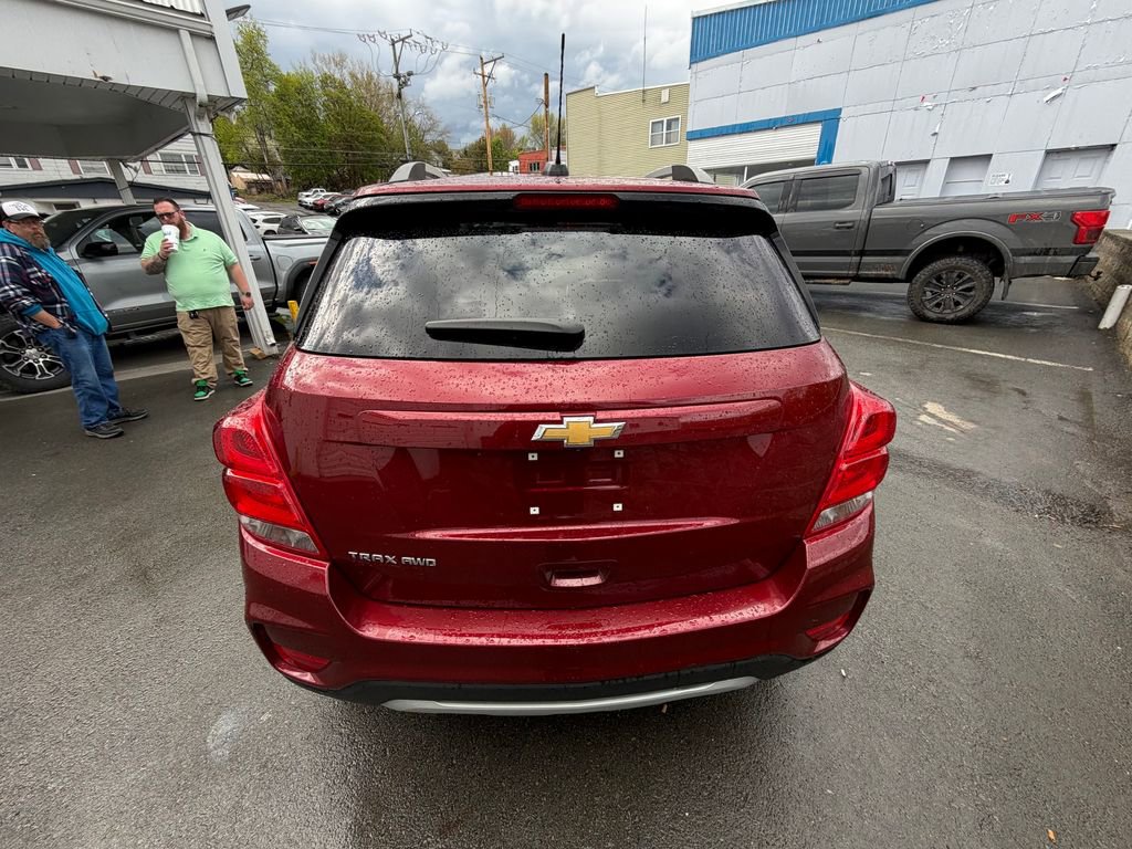 Used 2022 Chevrolet Trax LT w/ LT Convenience Package AWD/4WD image 4