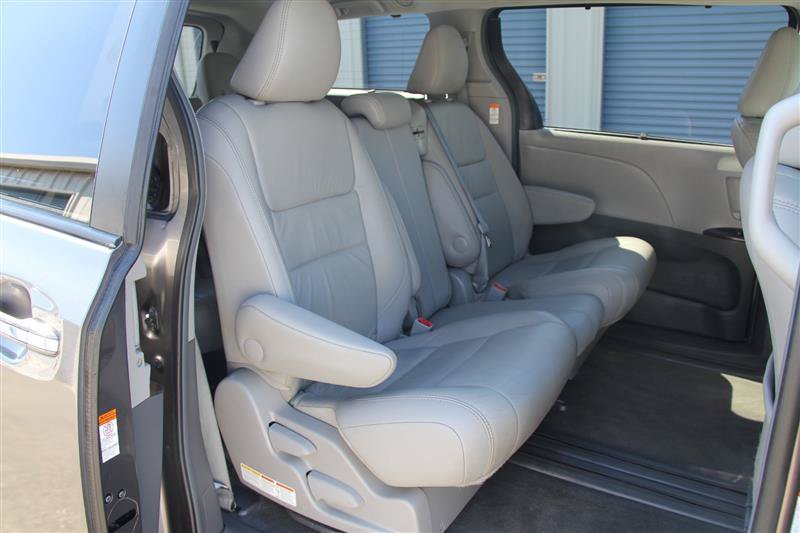 Used 2016 Toyota Sienna XLE w/ XLE Navigation Package FWD image 20