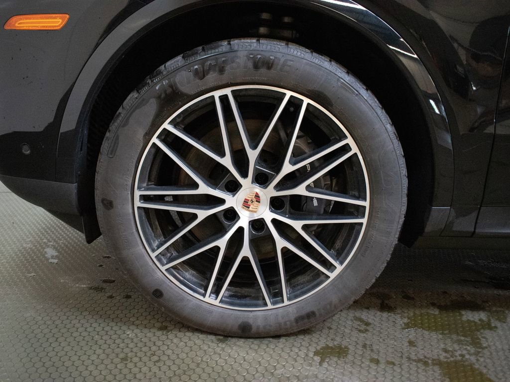 Certified 2026 Porsche Cayenne AWD/4WD image 14