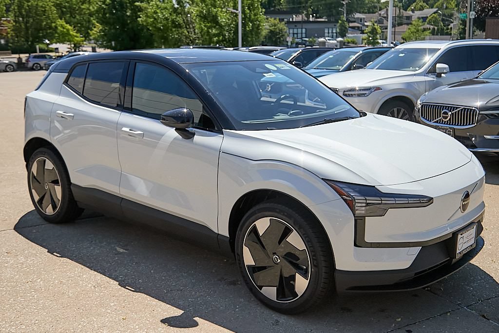 New 2026 Volvo EX30 Plus w/ Climate Package AWD/4WD image 4