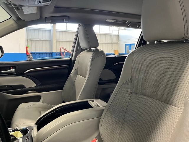 Used 2015 Toyota Highlander Limited Platinum AWD/4WD image 23