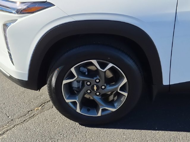 Certified 2025 Chevrolet Trax LT w/ Driver Confidence Package FWD image 10