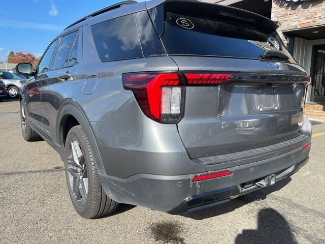 Used 2025 Ford Explorer ST-Line w/ ST-Line Street Pack image 4