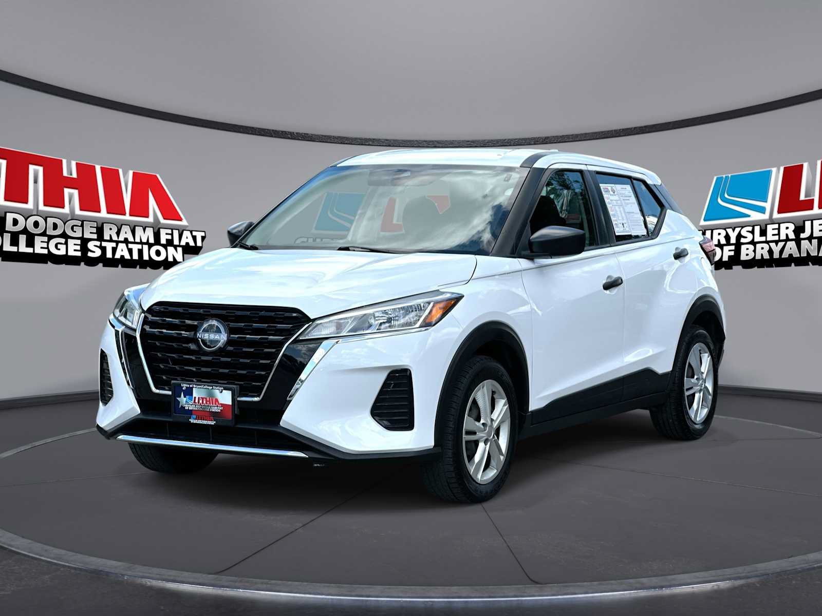 Used 2022 Nissan Kicks S FWD image 1