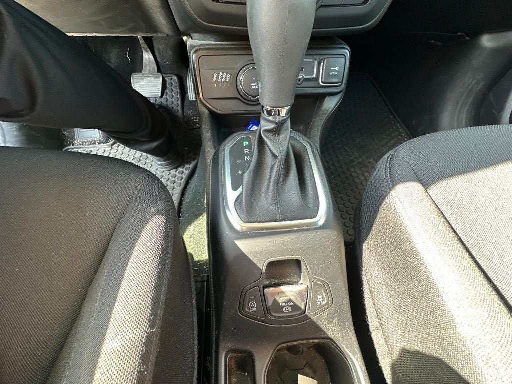Used 2023 Jeep Renegade Latitude AWD/4WD image 14