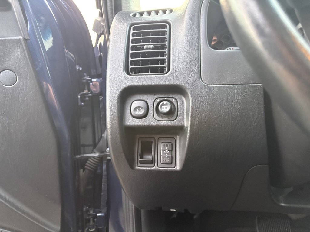 Used 2004 Ford Escape Limited image 17