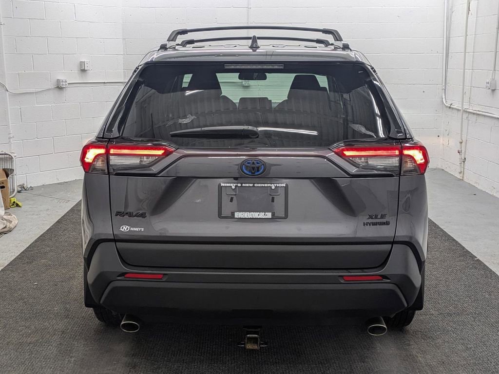Used 2021 Toyota RAV4 XLE w/ XLE Grade Weather Package image 16