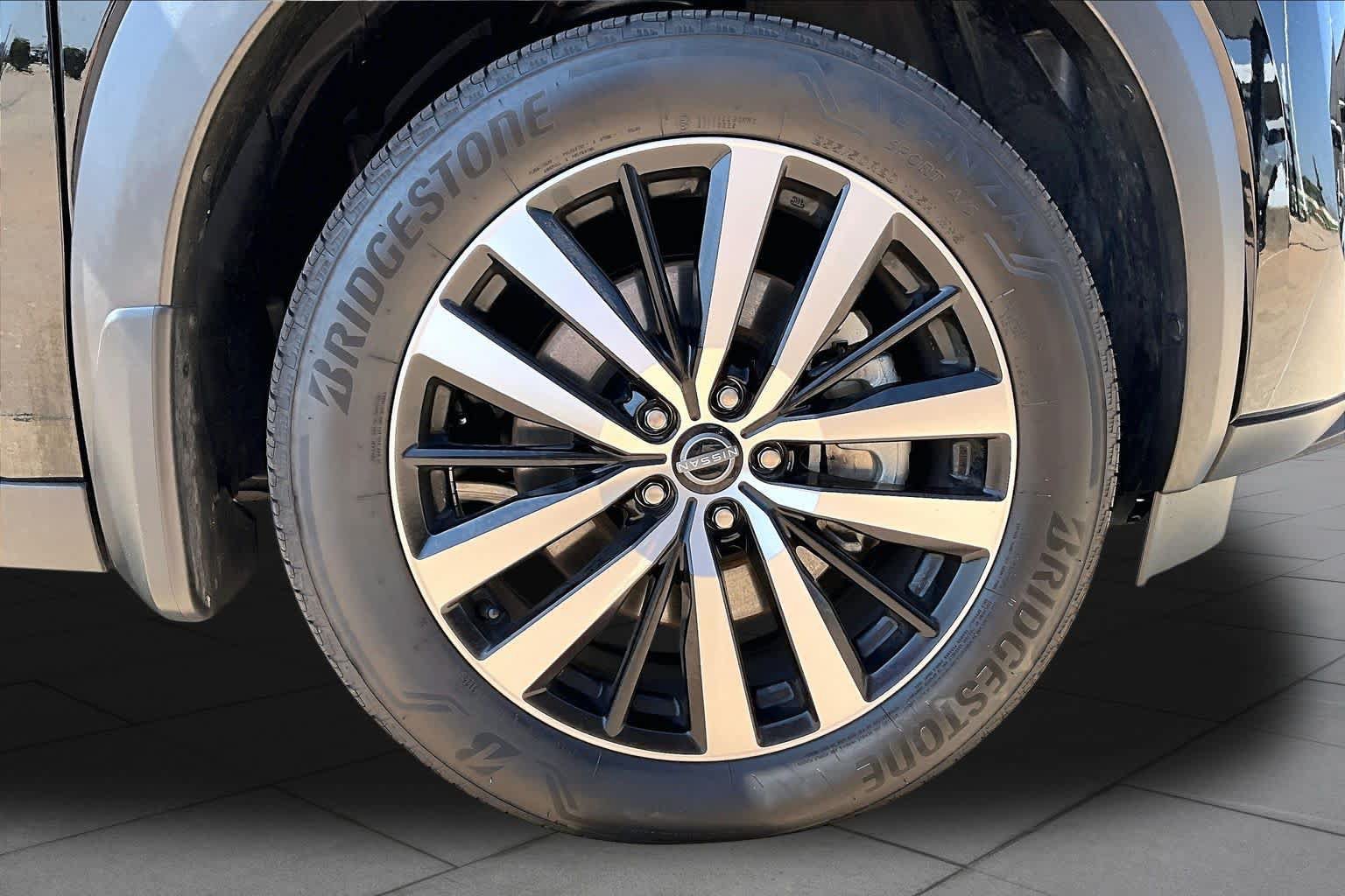 Certified 2025 Nissan Pathfinder Platinum w/ Cargo Package FWD image 10