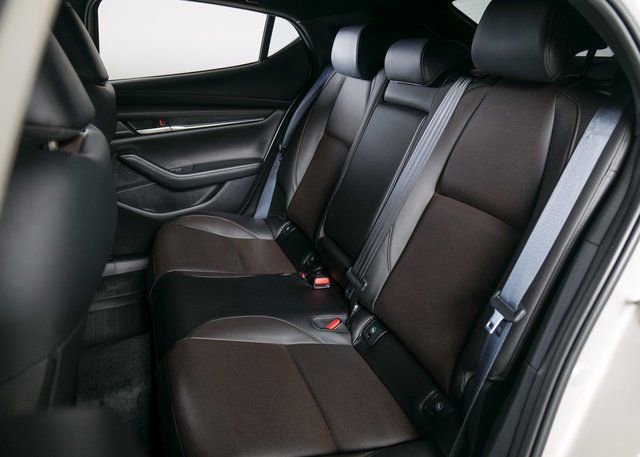 Used 2024 MAZDA MAZDA3 Hatchback w/Premium Plus Pkg image 11