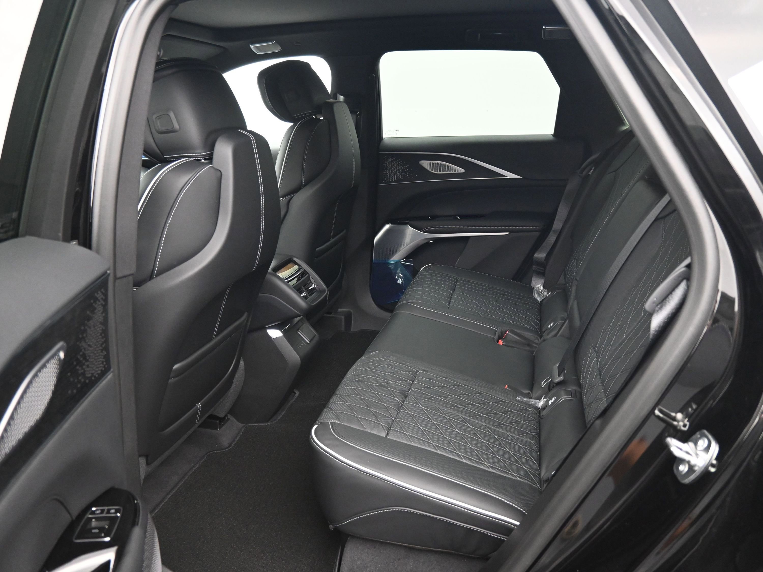 New 2026 Cadillac Lyriq V image 9