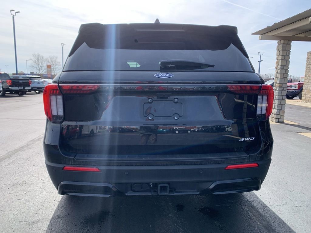 Used 2025 Ford Explorer ST-Line w/ ST-Line Street Pack AWD/4WD image 4
