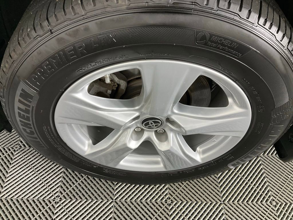 Used 2023 Toyota Highlander LE image 7