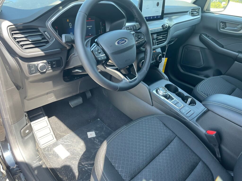 New 2025 Ford Escape Active w/ Active Premium Tech Pack image 6
