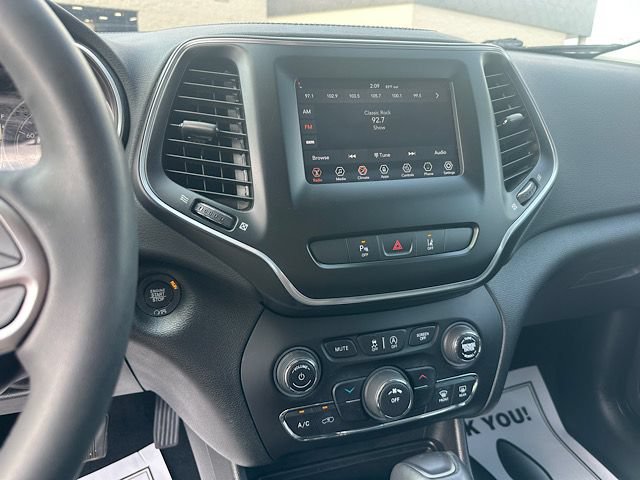 Used 2021 Jeep Cherokee Latitude Plus AWD/4WD image 25