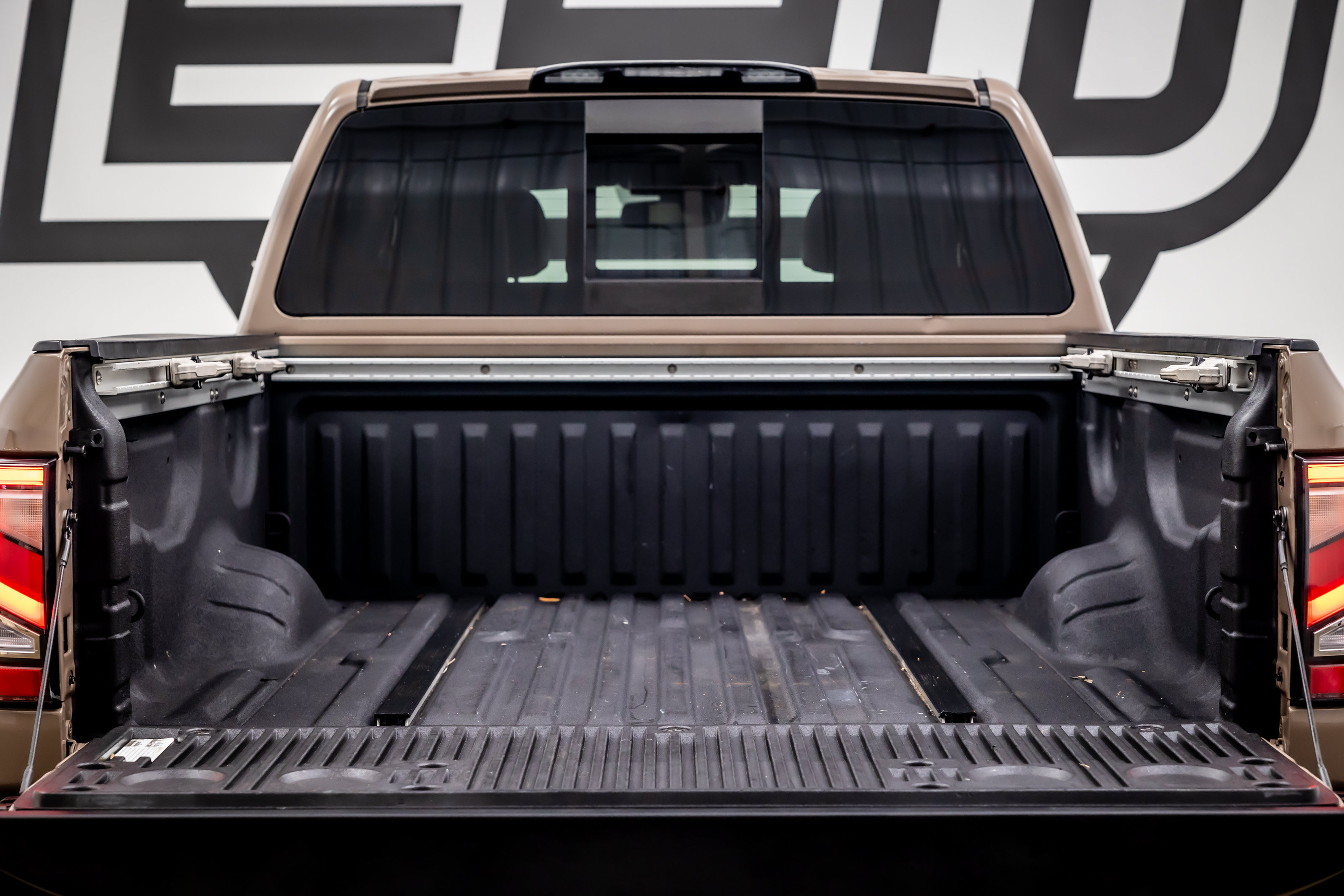 Used 2020 Nissan Titan PRO-4X w/ Pro-4x Convenience Package AWD/4WD image 39