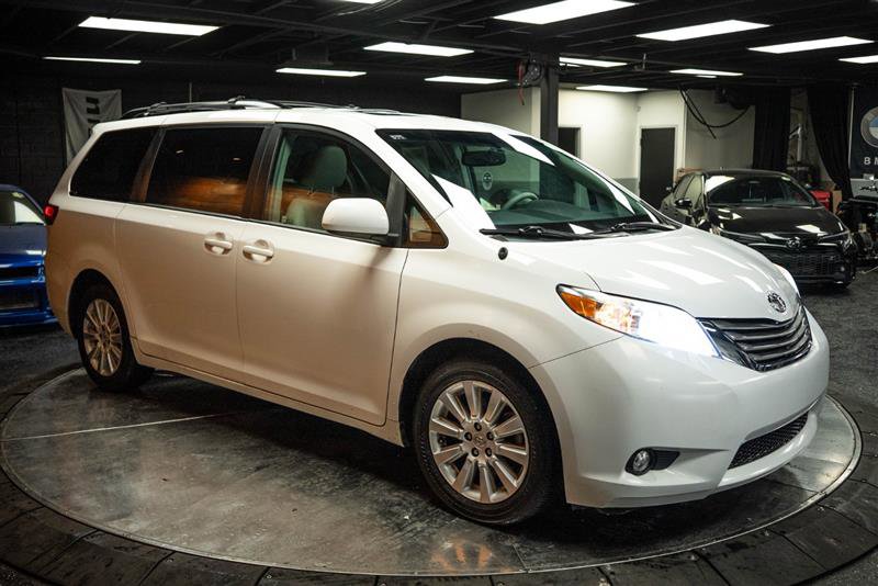 Used 2012 Toyota Sienna XLE image 5