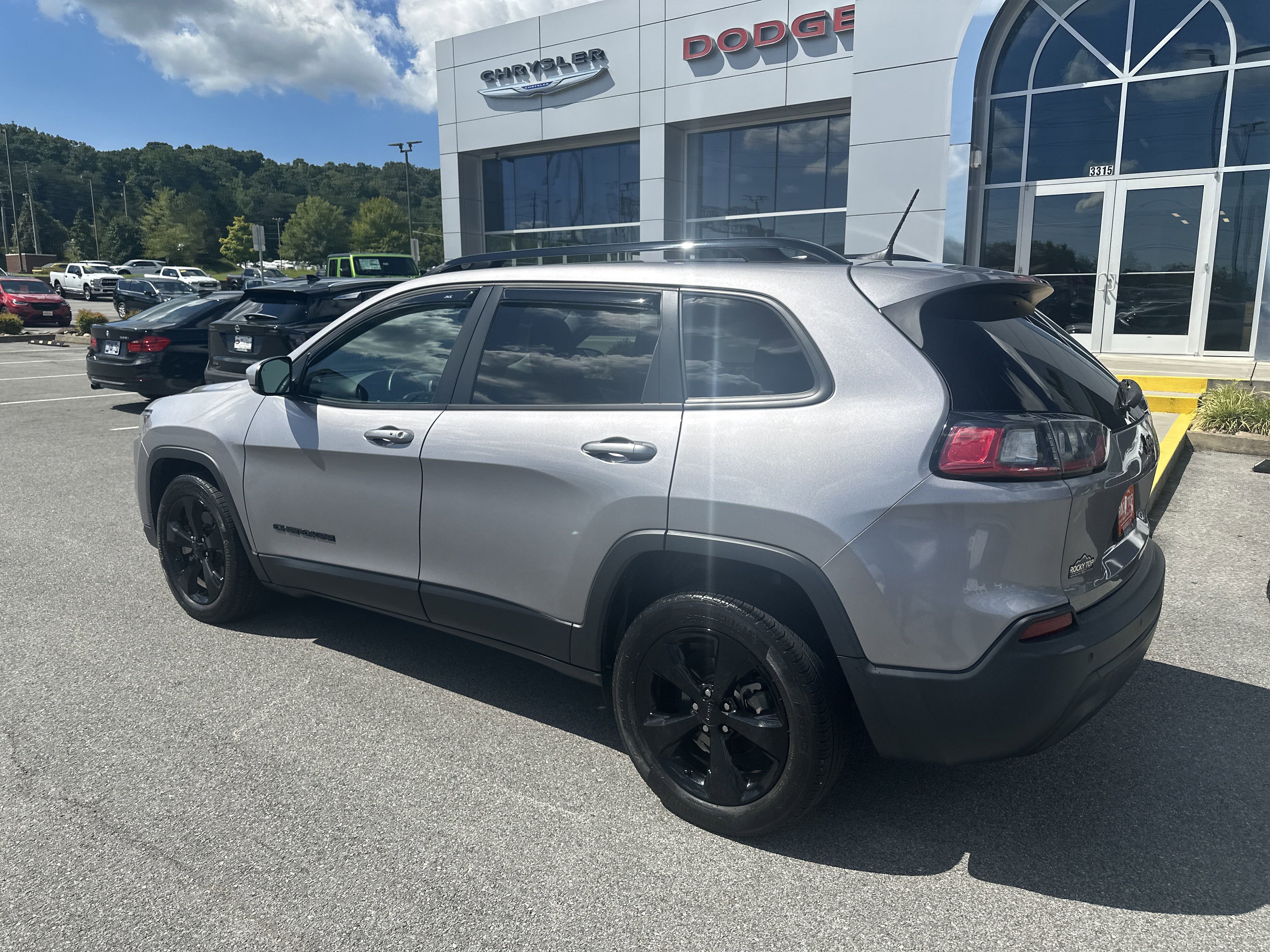 Used 2019 Jeep Cherokee Latitude Plus image 10