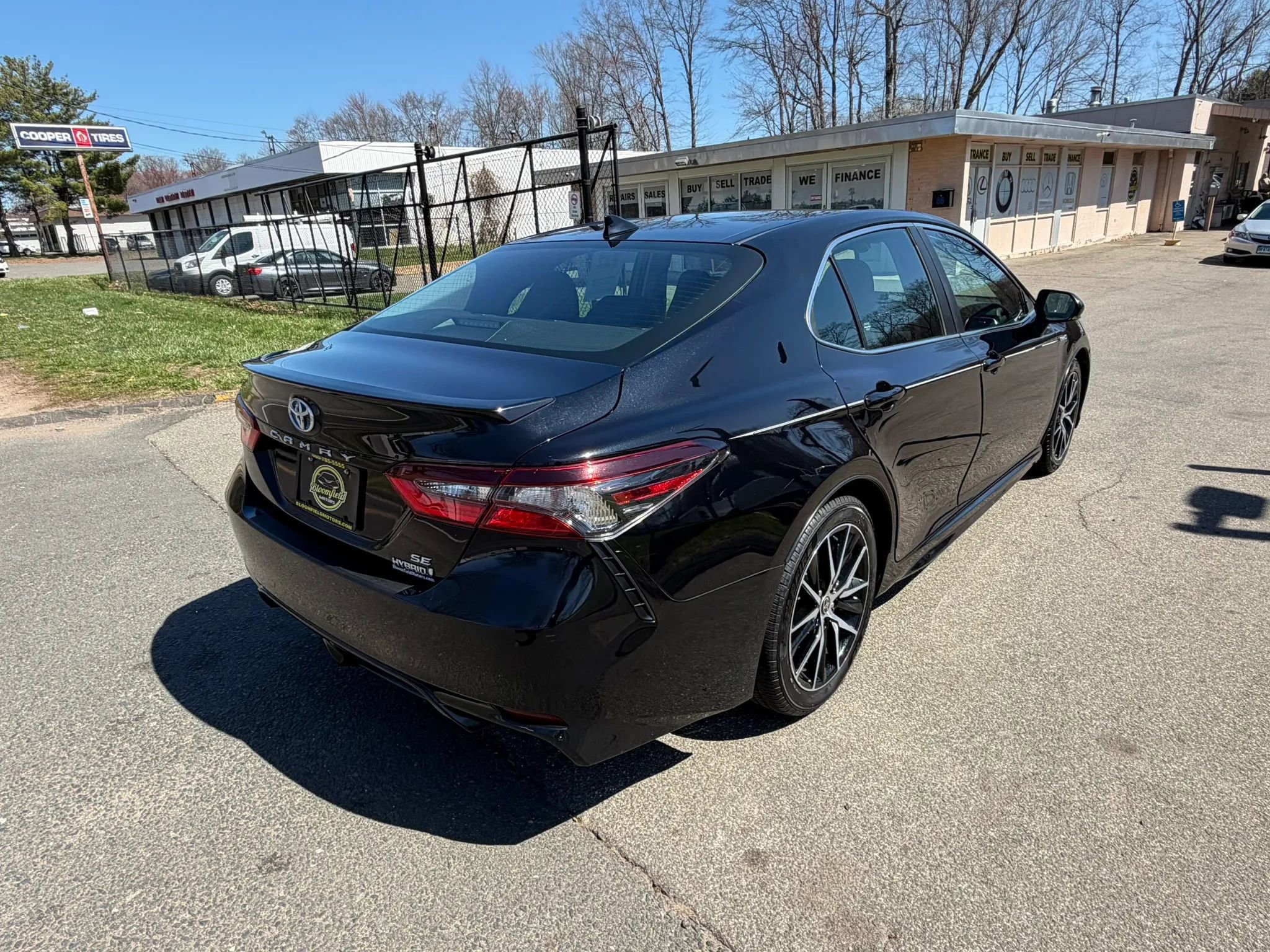 Used 2021 Toyota Camry SE w/ Audio Upgrade Package FWD image 5