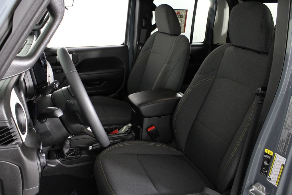 Used 2025 Jeep Gladiator Sport AWD/4WD image 17