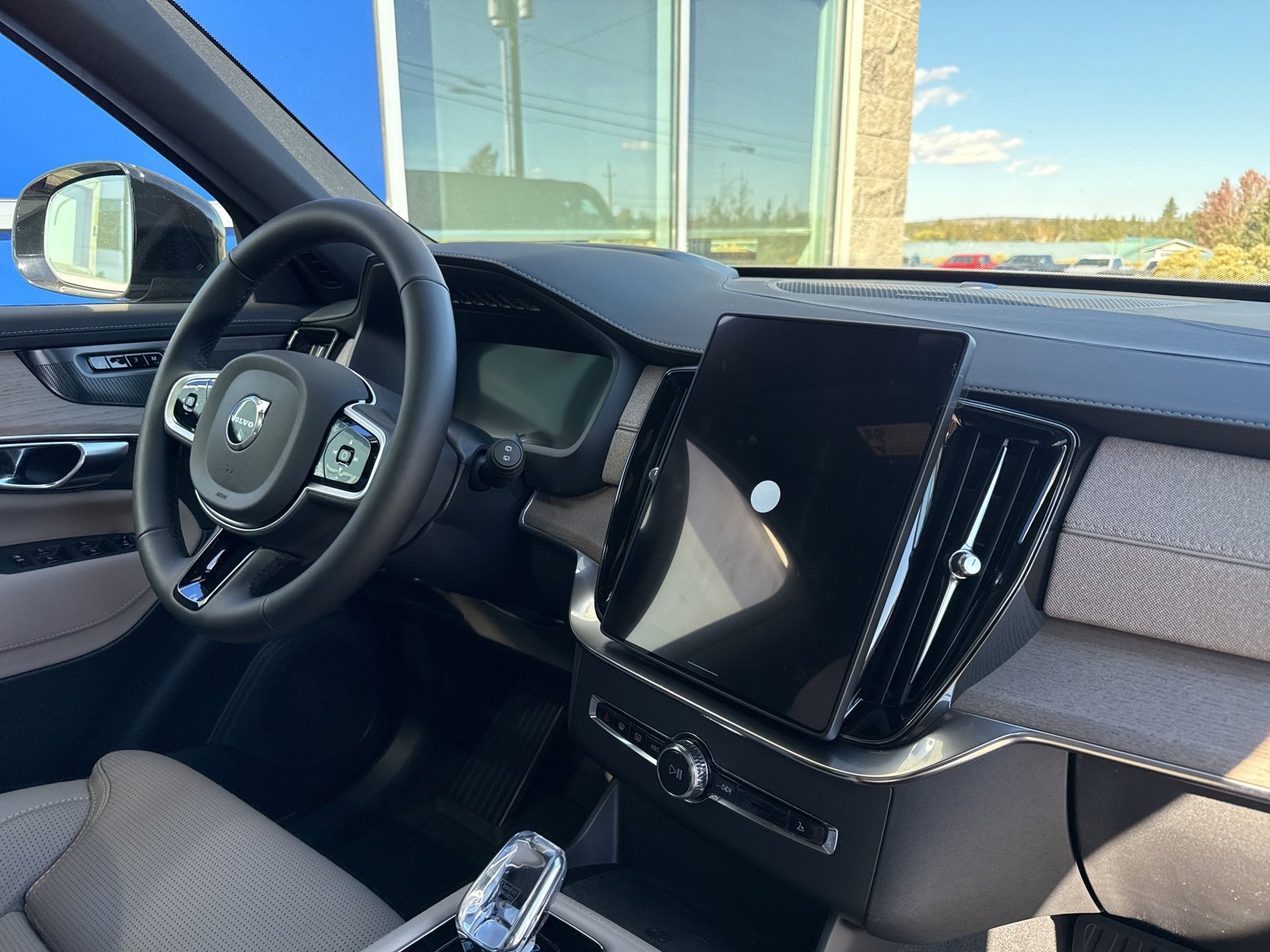 New 2026 Volvo XC90 B6 Ultra w/ Protection Package Premier image 16