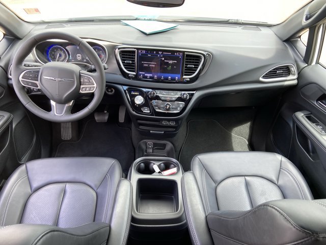 Used 2025 Chrysler Pacifica Select FWD image 48