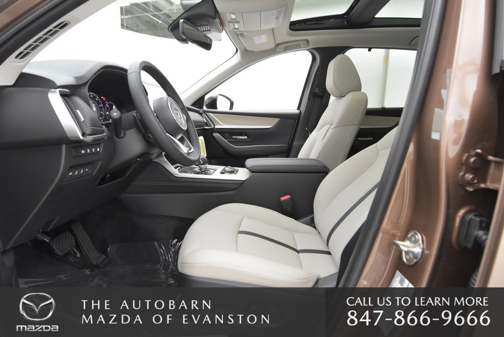 Used 2025 MAZDA CX-70 Plug-In Hybrid w/ Premium Pkg image 31