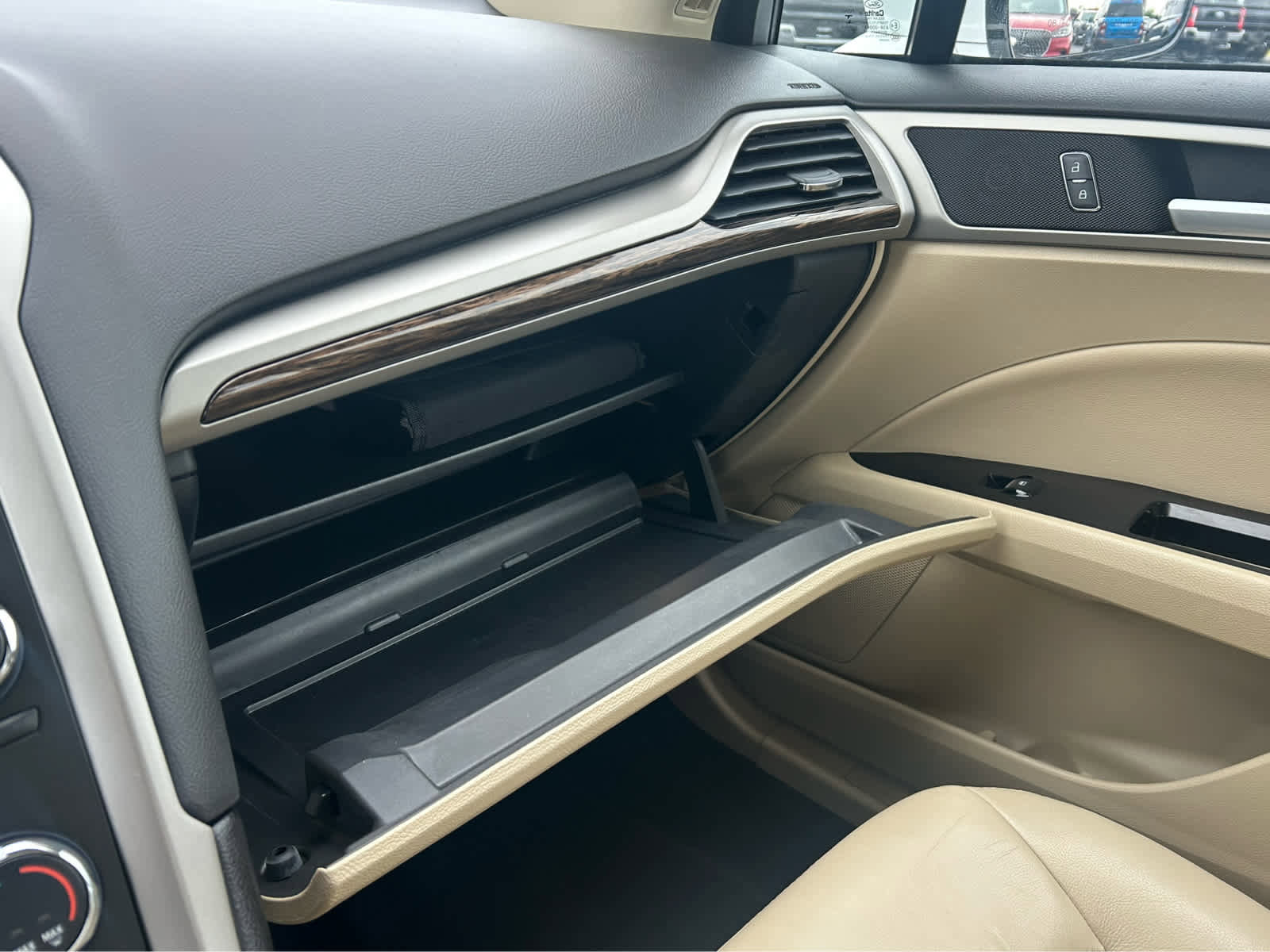 Used 2014 Ford Fusion SE w/ Equipment Group 202A FWD image 29