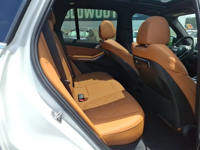 Used 2025 BMW X5 sDrive40i w/ Premium Package RWD image 16