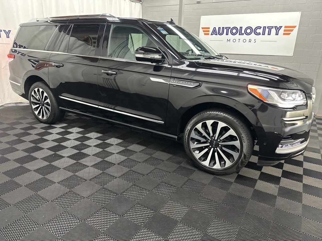 Used 2023 Lincoln Navigator L Reserve image 3
