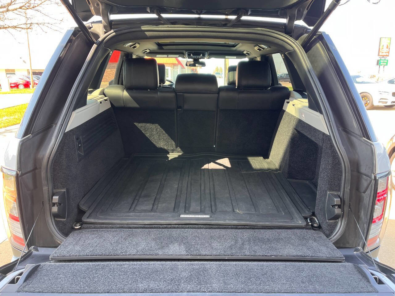 Used 2016 Land Rover Range Rover HSE image 23