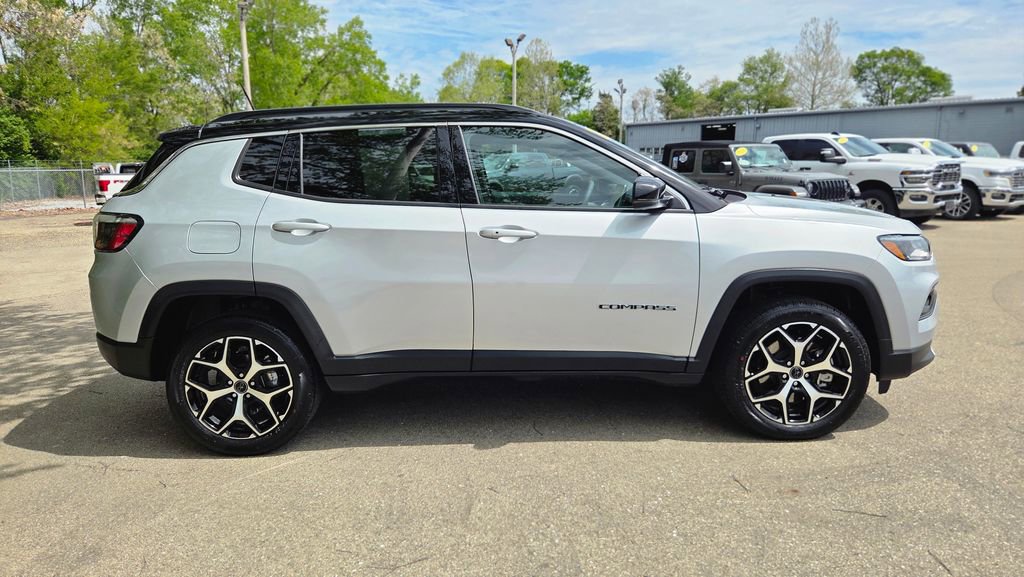 Used 2026 Jeep Compass Limited AWD/4WD image 8