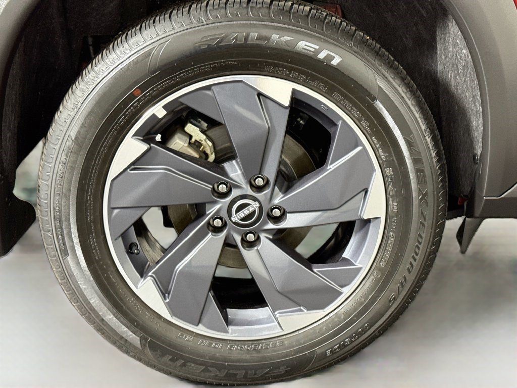 Used 2026 Nissan Rogue SV FWD image 32