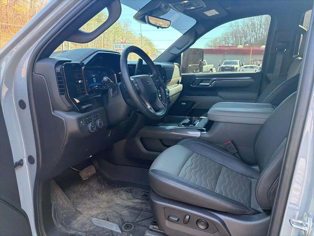 Used 2024 Chevrolet Silverado 2500 ZR2 w/ Technology Package image 6