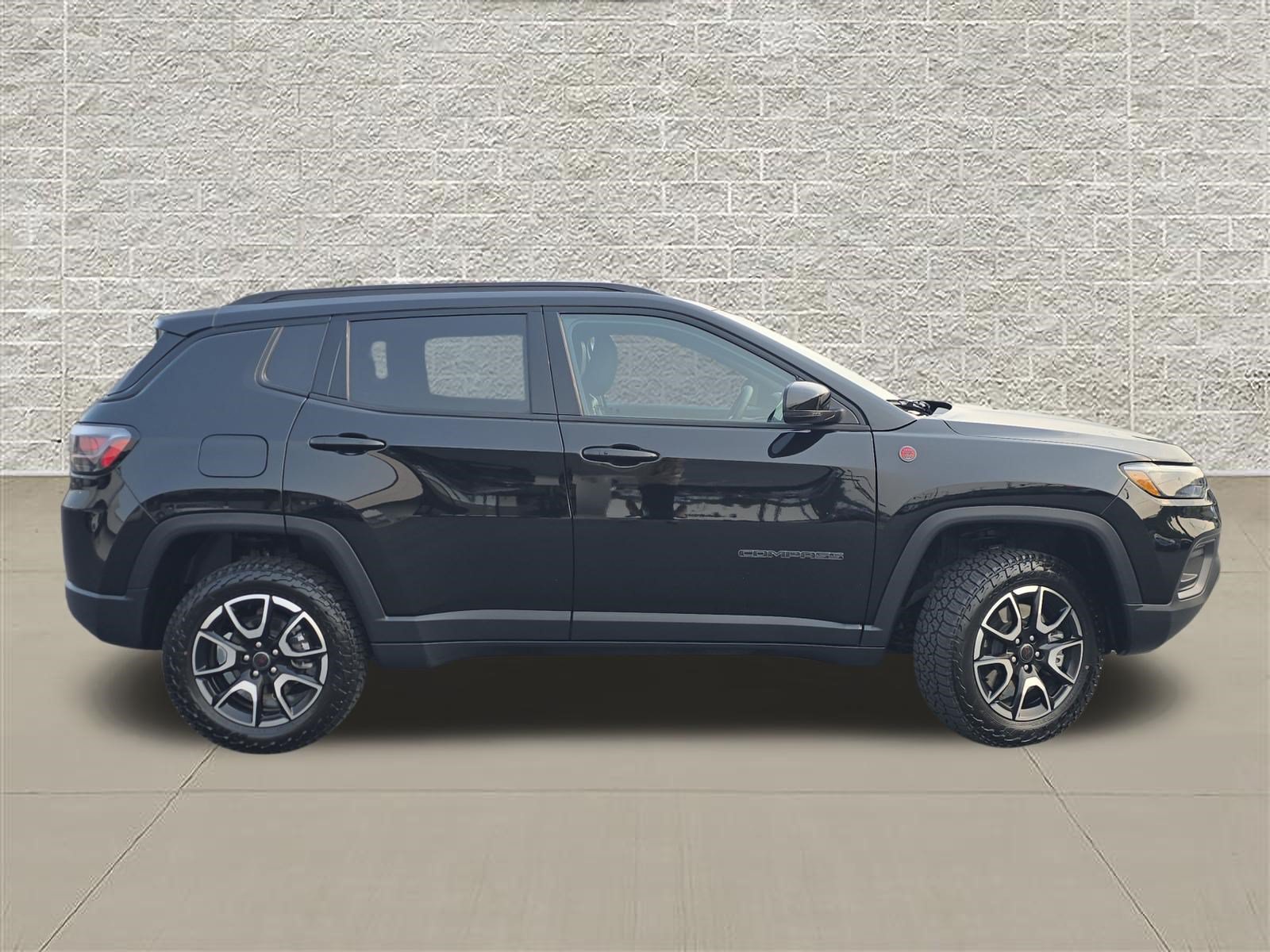 Used 2025 Jeep Compass Trailhawk w/ Trailhawk Elite Group AWD/4WD image 8