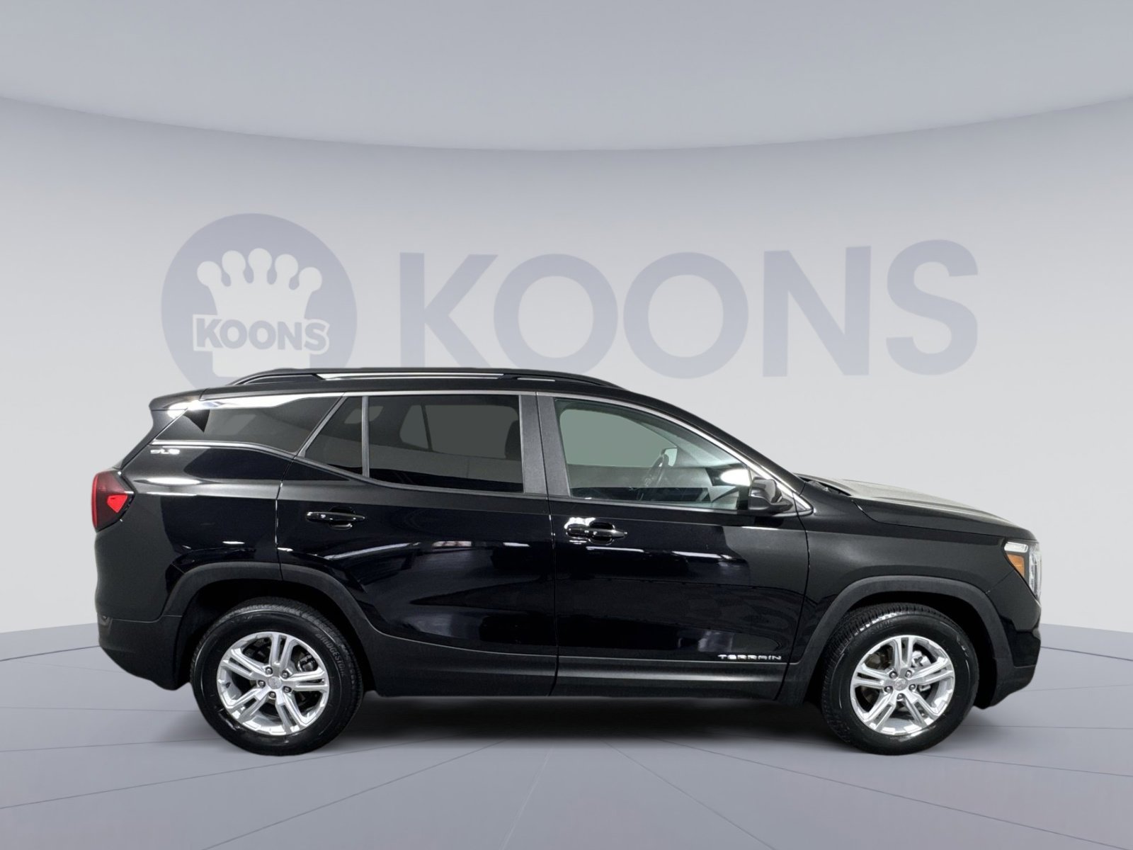 Used 2022 GMC Terrain SLE w/ Driver Convenience Package image 8