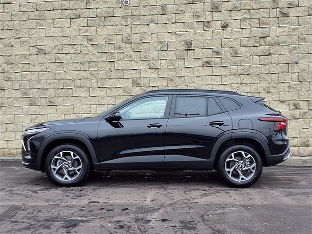 New 2026 Chevrolet Trax LT w/ Driver Confidence Package image 2