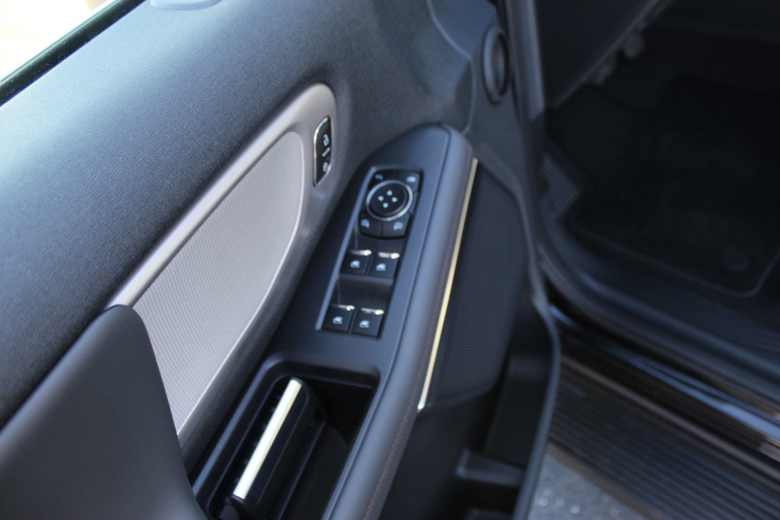 New 2025 Ford Expedition Active AWD/4WD image 19