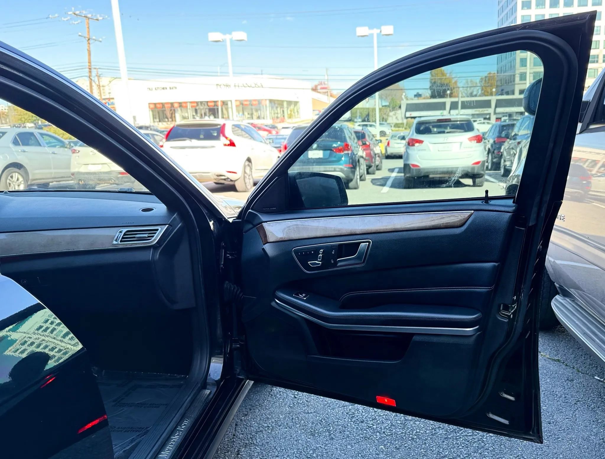 Used 2014 Mercedes-Benz E 350 4MATIC Sedan image 34