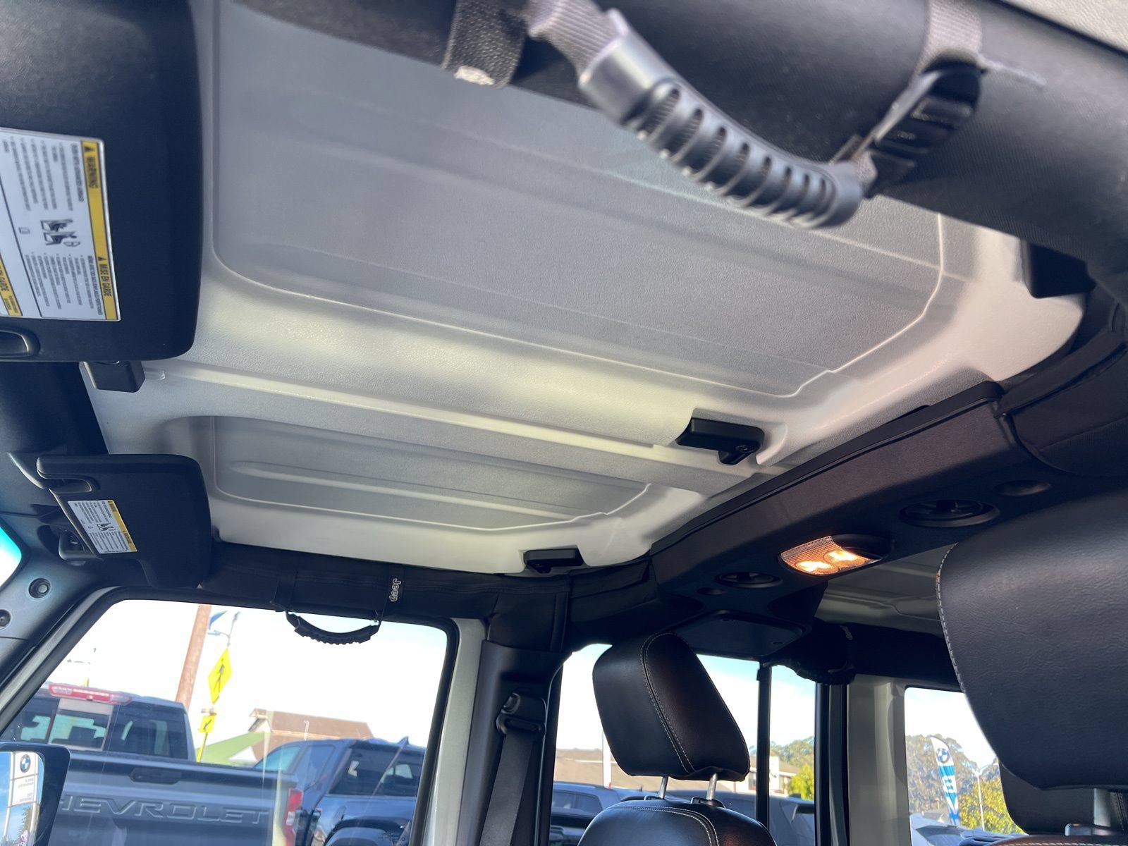 Used 2015 Jeep Wrangler Unlimited Sahara w/ Connectivity Group AWD/4WD image 20