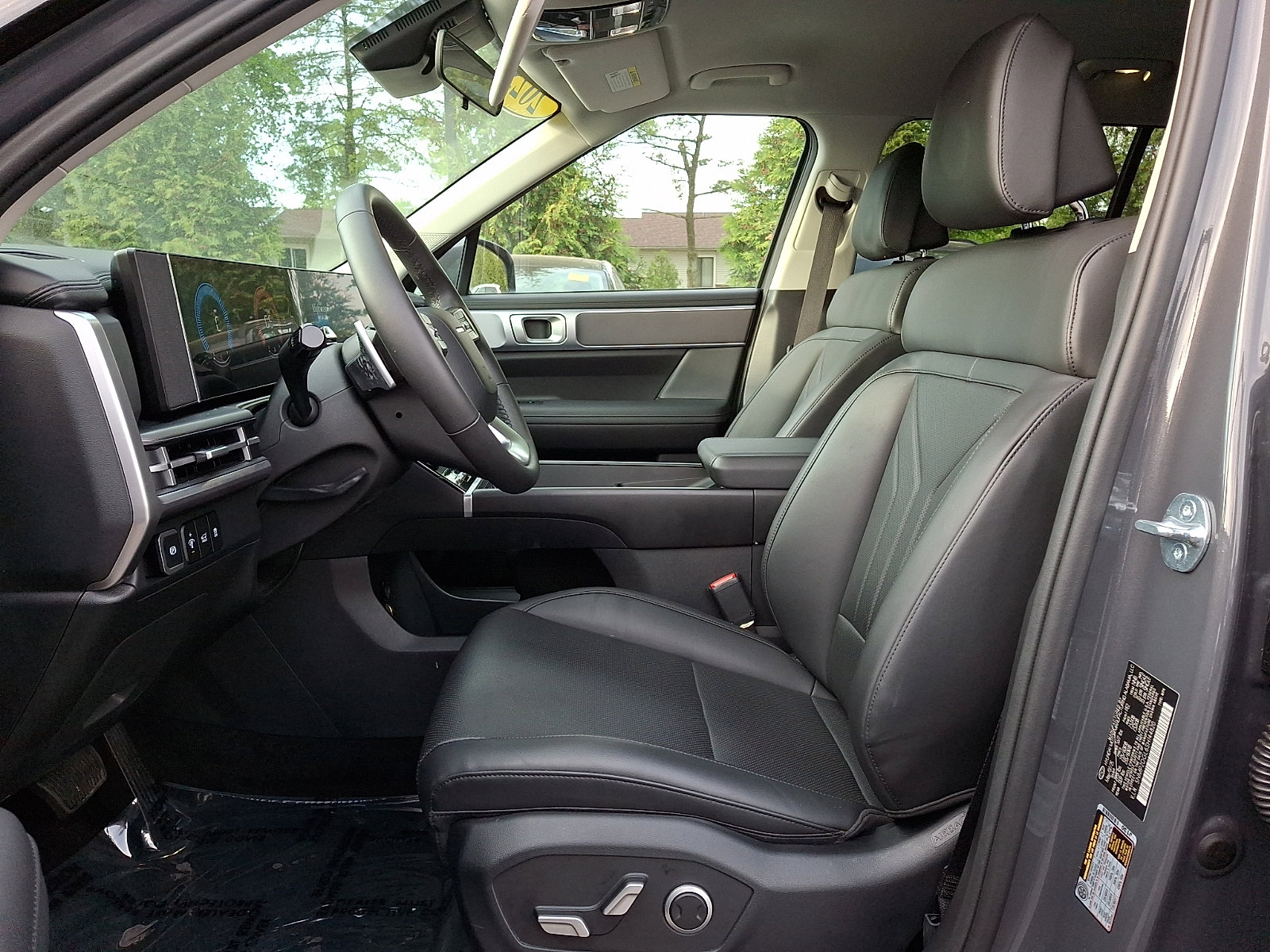 Used 2025 Hyundai Santa Fe SEL AWD/4WD image 13