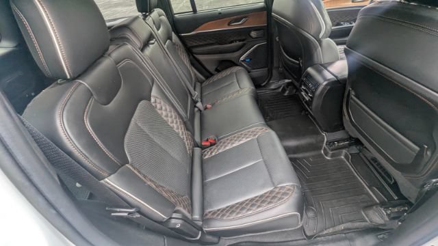 Used 2023 Jeep Grand Cherokee Summit AWD/4WD image 21