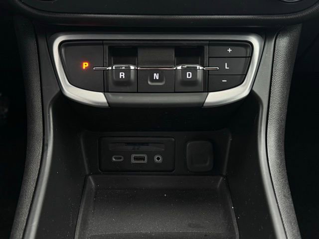 Used 2024 GMC Terrain SLT image 31